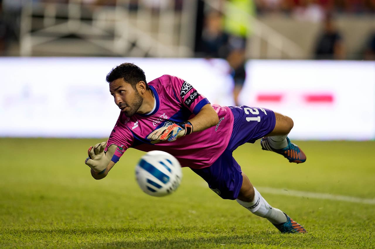 El gol en contra que sufrió Enrique Caso en la Copa MX parece sacado de un programa de bromas. El arquero de Zacatepec remató el balón y este golpeó en la cabeza del delantero Rodrigo Prieto, para convertirse en el 2-1 a favor de Necaxa.