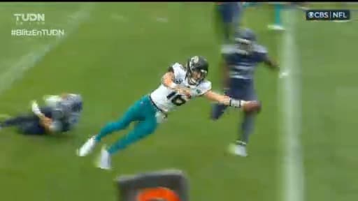 ¡Se lanza Trevor! El QB se escapa para aumentar la ventaja de los Jaguars