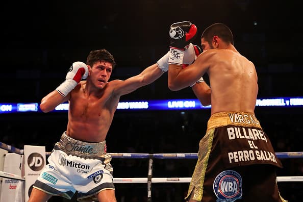 Anthony Joshua conquistó el título compelto al derrotar a Charles Martin: Lee Selby y Jamie McDonnell conservaron sus títulos pluma y gallo respectivamente.