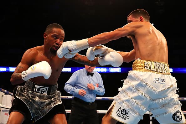 Anthony Joshua conquistó el título compelto al derrotar a Charles Martin: Lee Selby y Jamie McDonnell conservaron sus títulos pluma y gallo respectivamente.