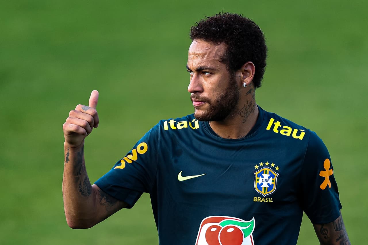 Neymar en el entrenamiento con Brasil de este martes.