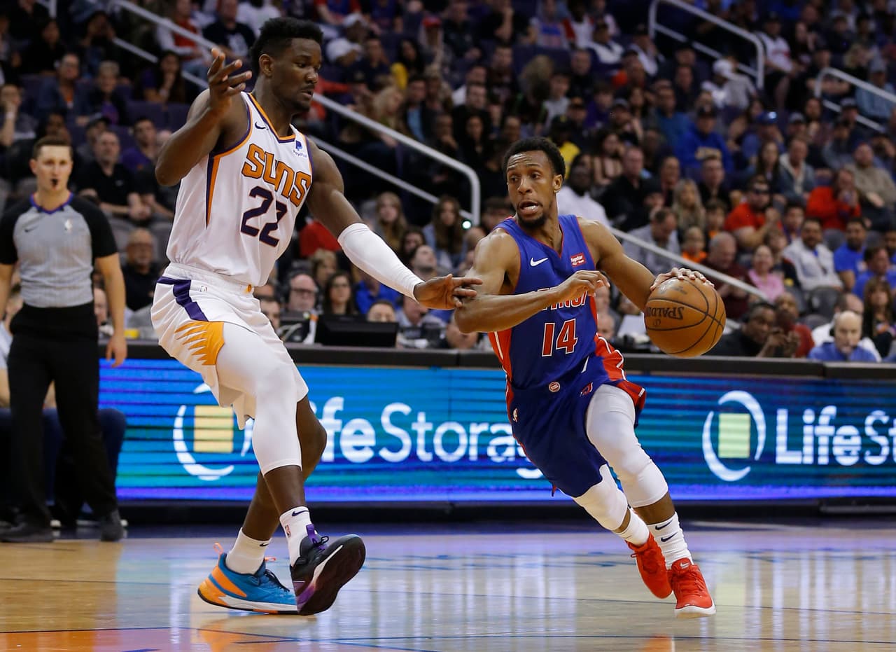 <b>Detroit 118-98 Phoenix</b>. Los Pistons (37-34) están elevando su nivel de juego en el momento preciso, pues si la campaña culminara hoy ellos estarían en Playoffs como el 6 del Este, pero esto aún no acaba y esa es una mala noticia para los Suns (17-56) quienes suman otra campaña perdedora.