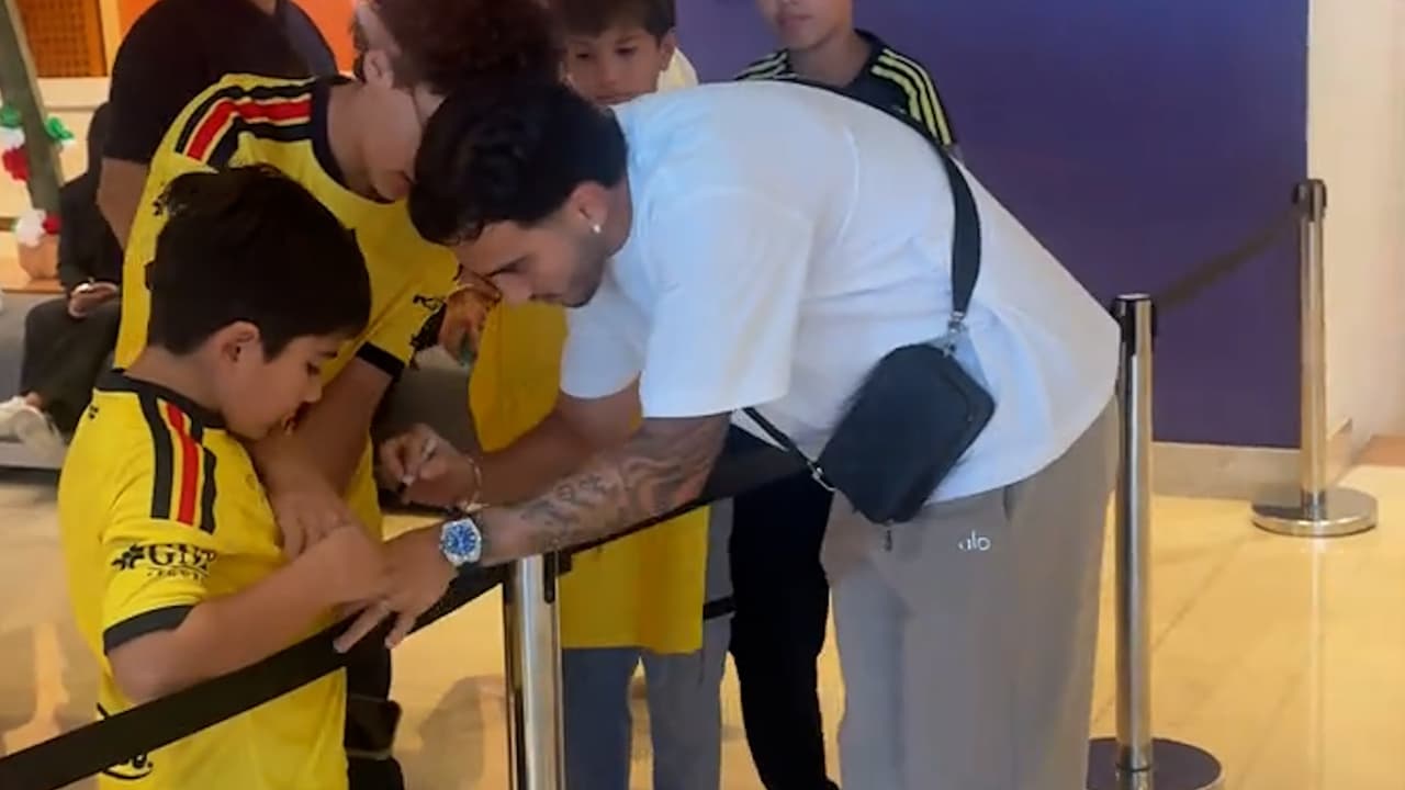 Luis Chávez sorprende y aparece en el hotel de concentración de América