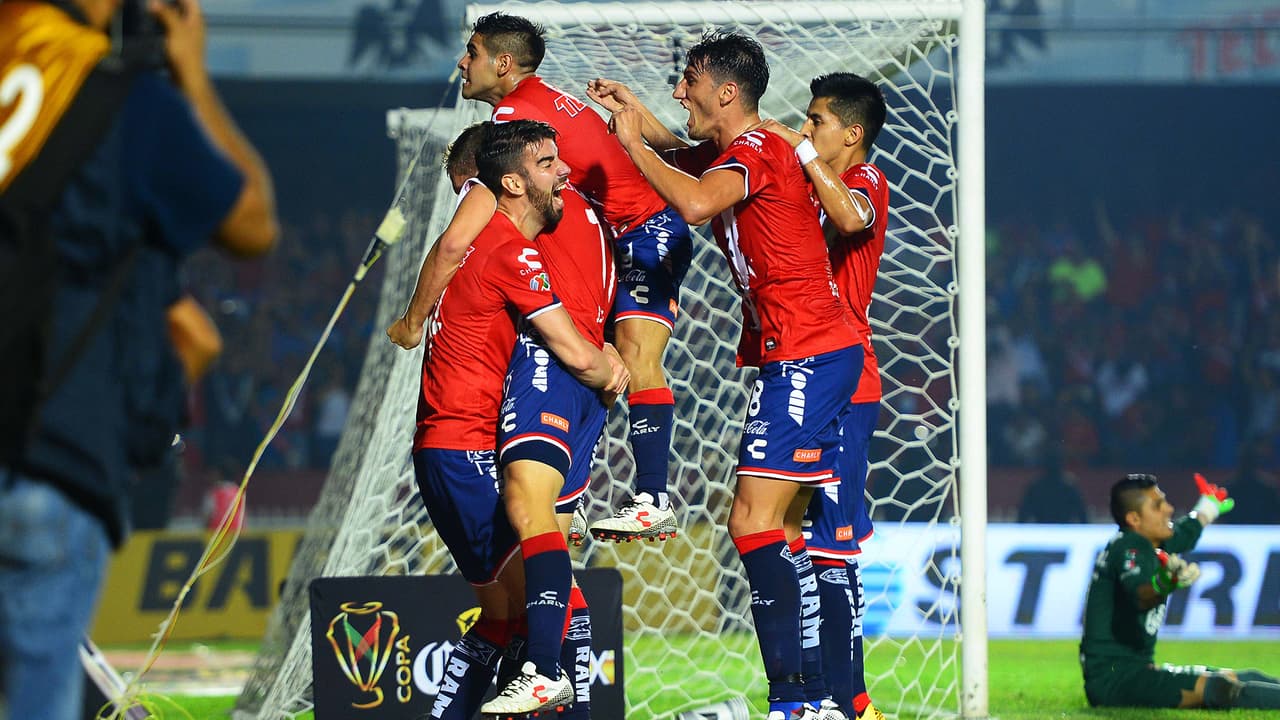 Tiburones 4-1 Necaxa: Veracruz campeón de Copa MX y levanta un título 66 años después