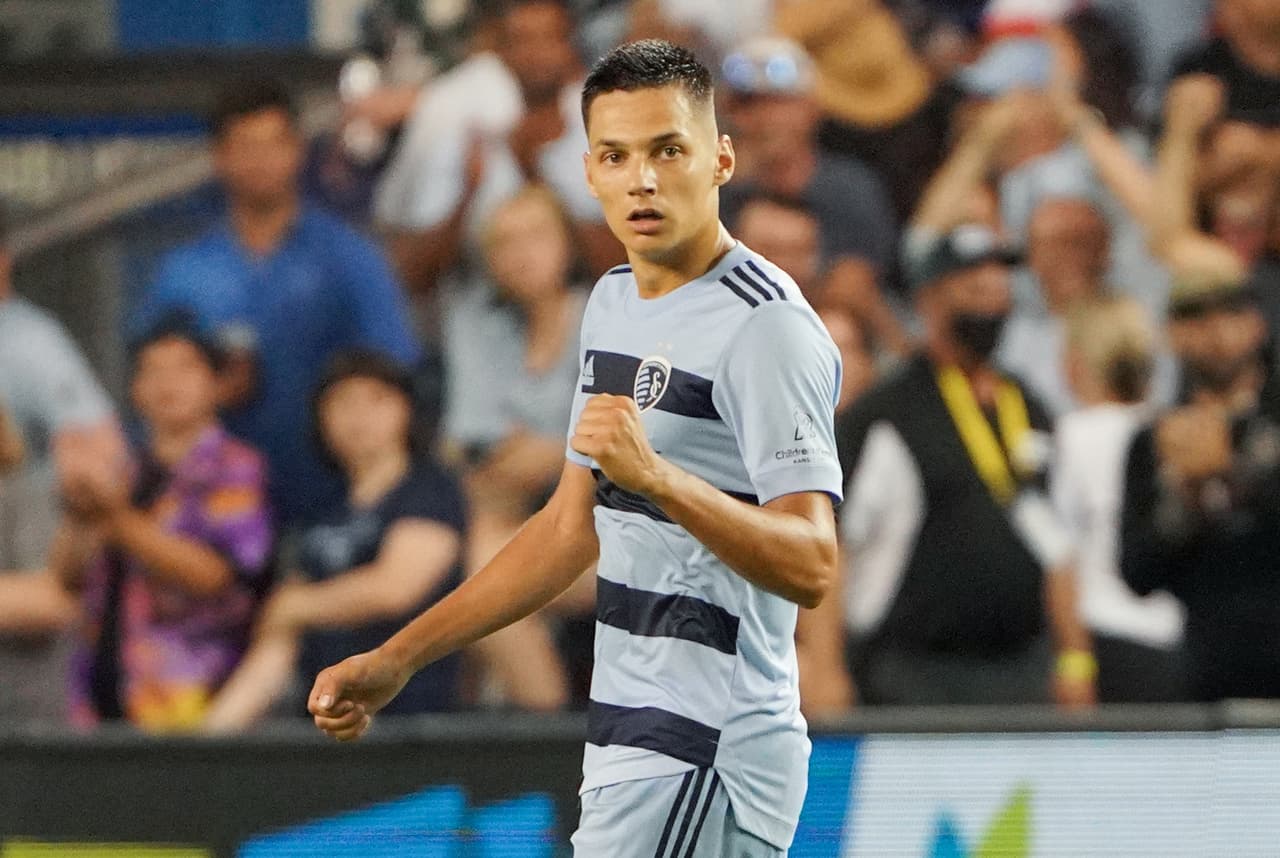 Y Daniel Sallói lo hizo para Sporting KC.
<br>