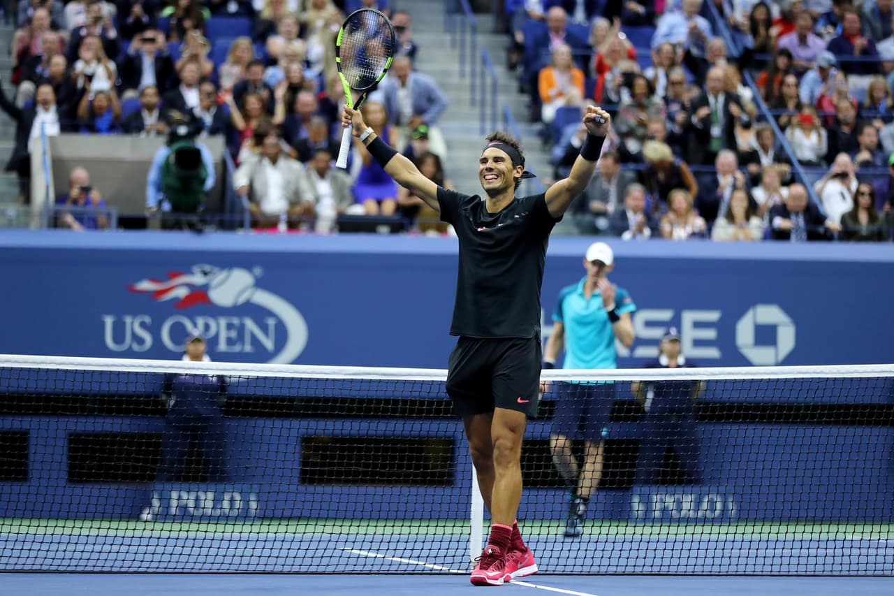 Su juego se basa en su resistencia al fondo de la cancha y no tanto en un poderoso servicio. Nadal solo consiguió un as en el partido.