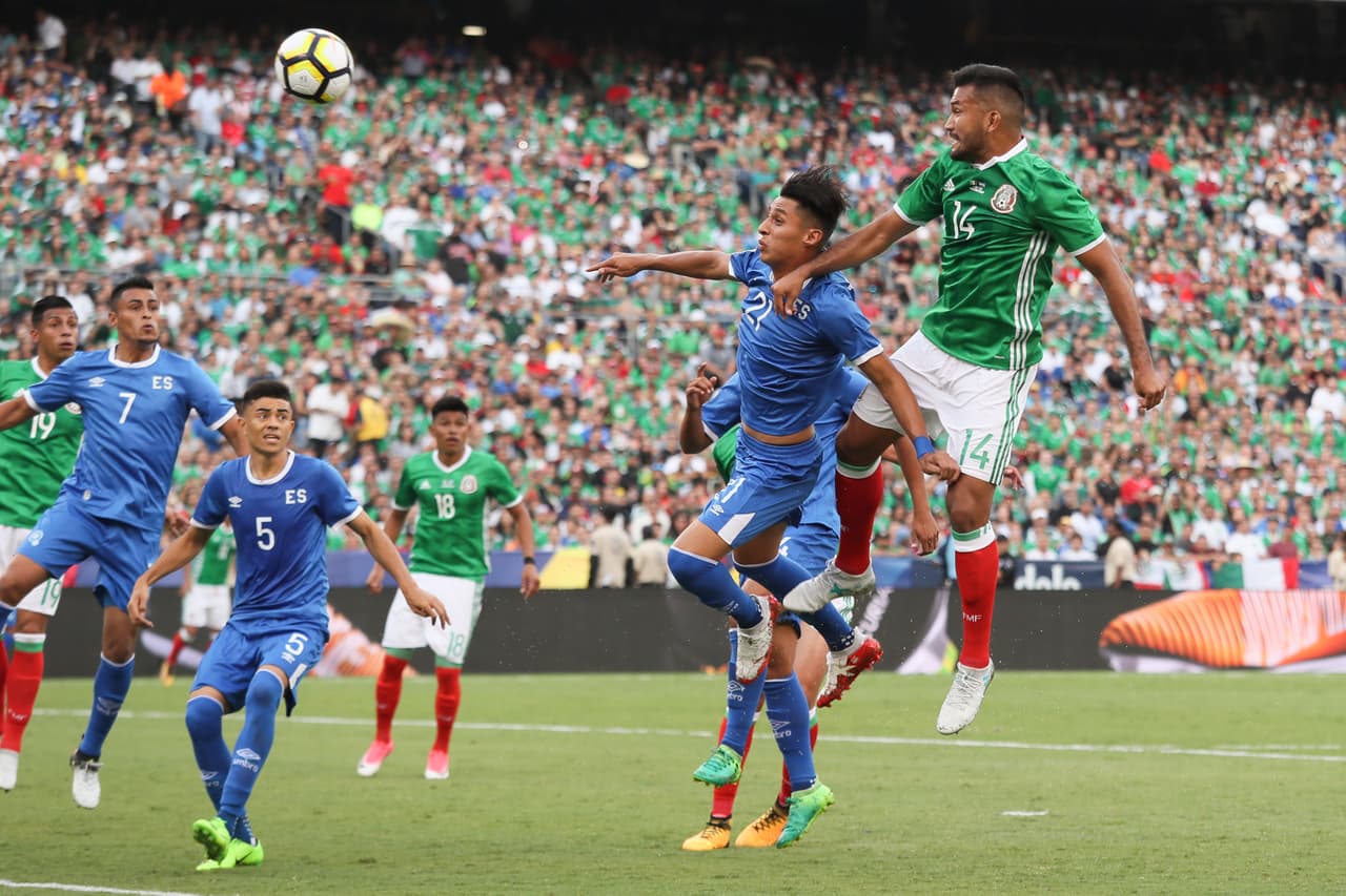 Pero México puso orden rápido. Hedgardo Marín anotó el primero para México en el minuto 8.