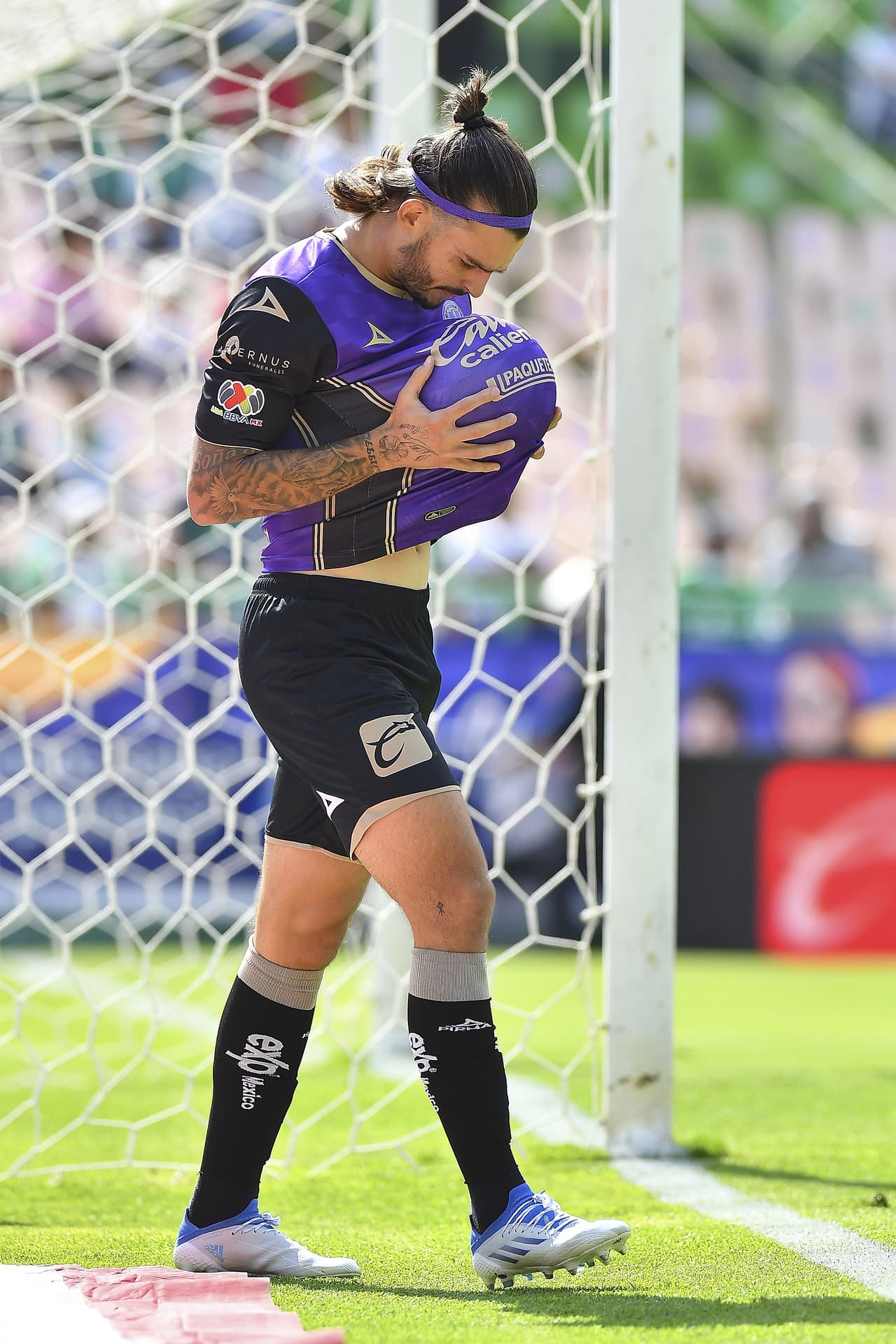 Mazatlán FC golearon a domicilio al León 0-3 en el juego de la Jornada 8 del Apertura 2022. Los Cañoneros sentenciaron el partido en los primeros 17 minutos del primer tiempo con goles de Nicolás Benedetti, Eduardo Bello y un autogol de Stiven Barreiro.
