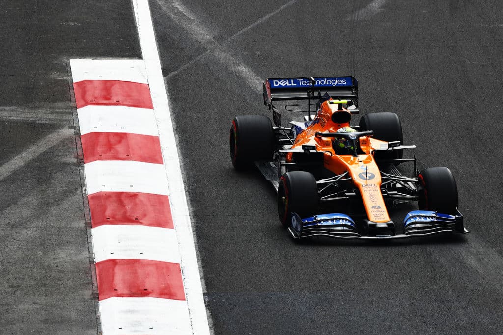 Max Verstappen saldará el domigo en la primera posición y por detrás vendrá Ferrari con Leclerc en la segunda posición y Vettel en la tercera.
