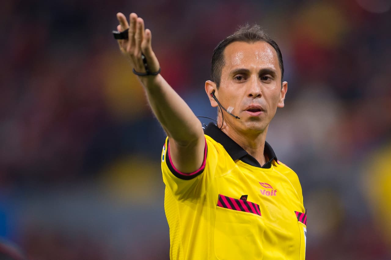 Previo al partido de la Jornada 10 entre Veracruz y Puebla, Luis Enrique Santander, quien ya estaba en el Estadio Luis 'Pirata' Fuente, abandonó el inmueble y los árbitros se negaron a pitar la fecha en turno debido a los castigos que se habían determinado para Enrique Triverio y Paul Aguilar, esta fue una forma de hacer valer su condición. La Jornada fue reprogramada pero fue un hecho inesperado.