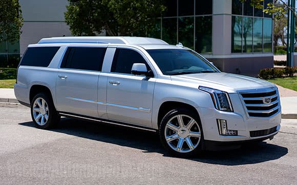 A través del sitio Becker Automotive Design Tom Brady puso a la venta su Cadillac Escalade 2018. Cuenta con amenidades como escritorios, asientos reclinables, internet y pantallas. ¡Es un jet privado!