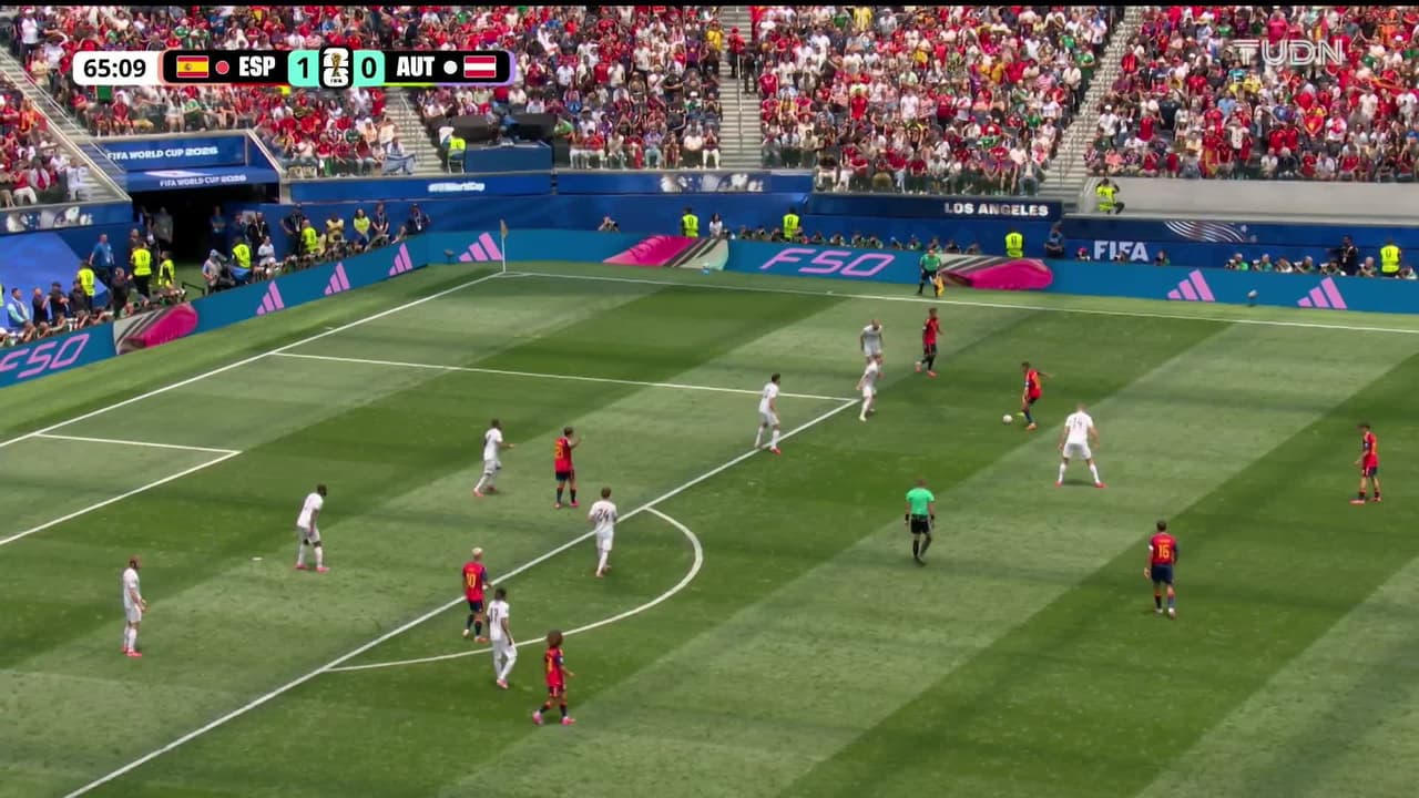 ¡GOL!  anota para España. Pedro Porro