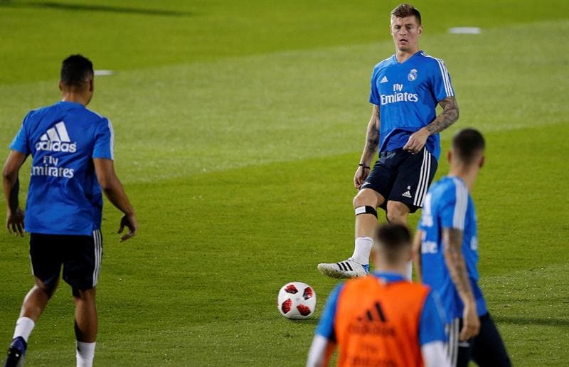 Real Madrid realizó su primera práctica en Abu Dhabi antes de la Semifinal del Mundial de Clubes contra Kashima Antlers, que eliminó a Chivas de Guadalajara y contra el que quiere evitar sorpresas.