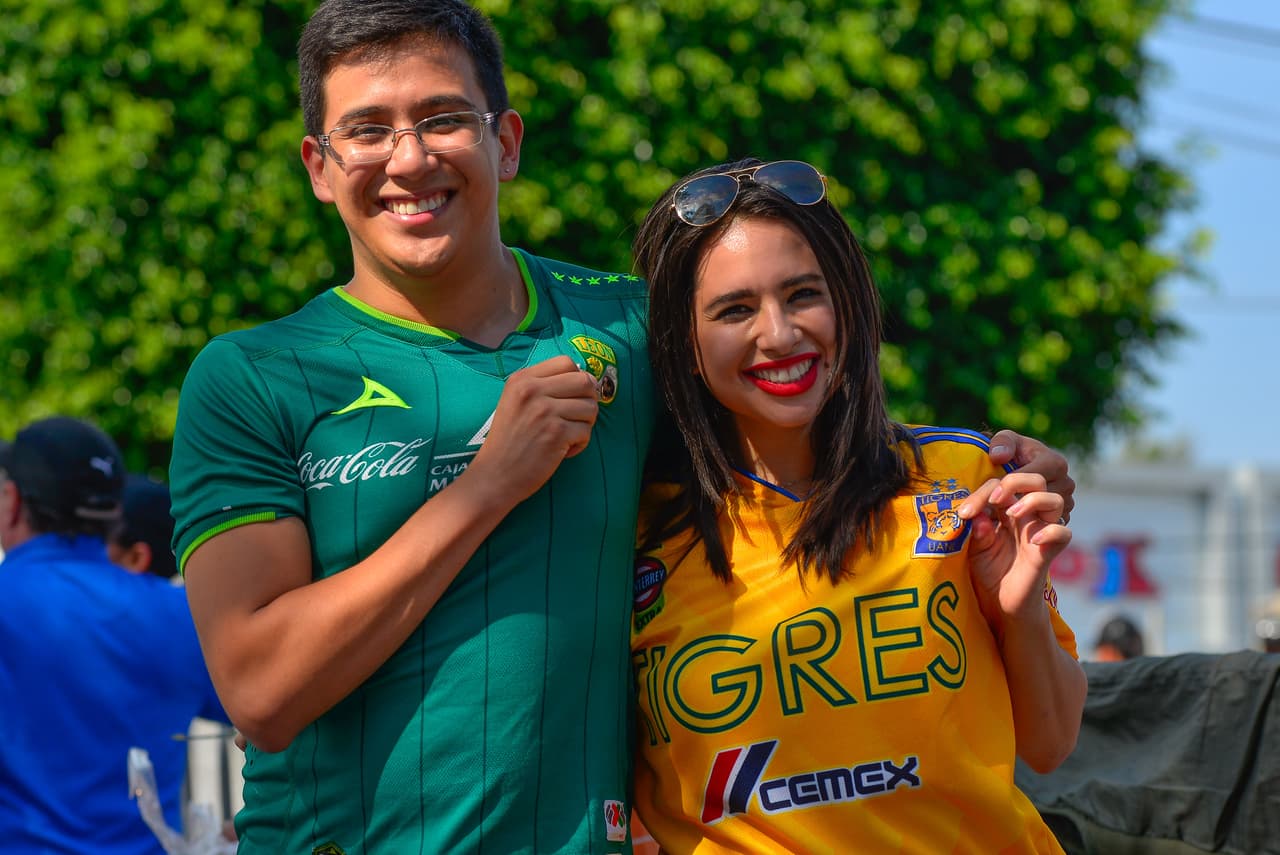 A pocos minutos de la Final del Clausura 2019 entre León y Tigres así viven los fanáticos la llegada al estadio.