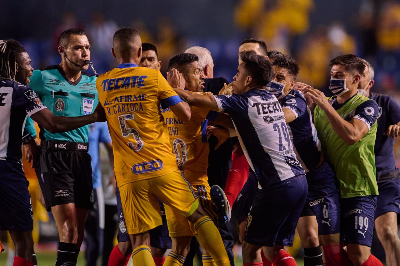 El partido terminó con bronca y una expulsión para Rafael Carioca.