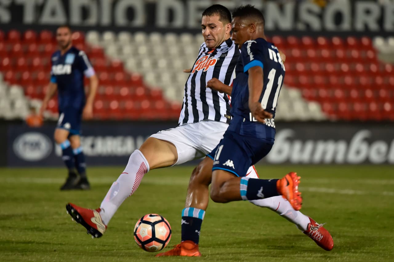 Pronto el jugador demostró las cualidades que llevaron a ese precio cuando en su primer partido con el club debutó con gol. Sin embargo, fue su capacidad desequilibrante la que sobresalió.