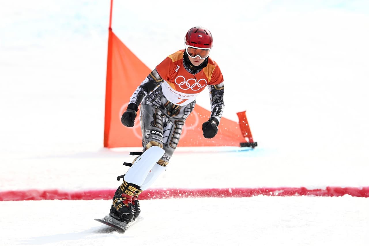 Justo en los Olímicos en los que México presentó unos diseños para el olvido, la checa Ester Ledecka ganó la prueba de gigante paralelo de snowboard disputada en Phoenix Park.