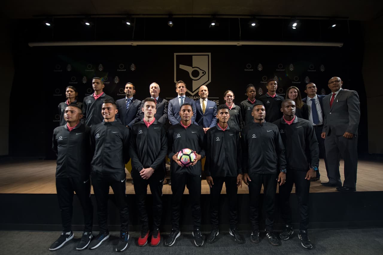 Los árbitros mantienen una base mensual de salario, además de cada juego que silban.