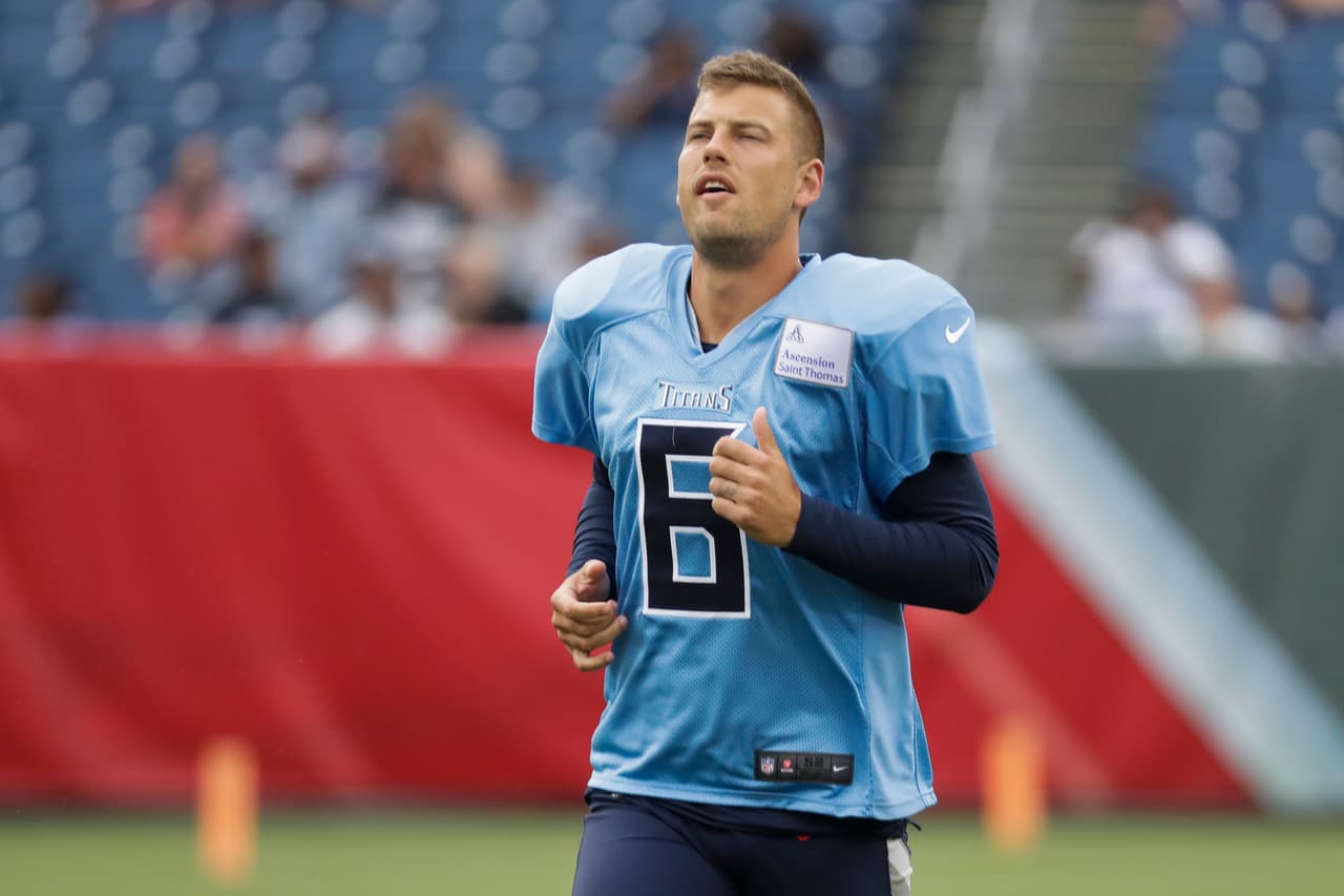 Como punter está Brett Kern de Tennesse Titans.