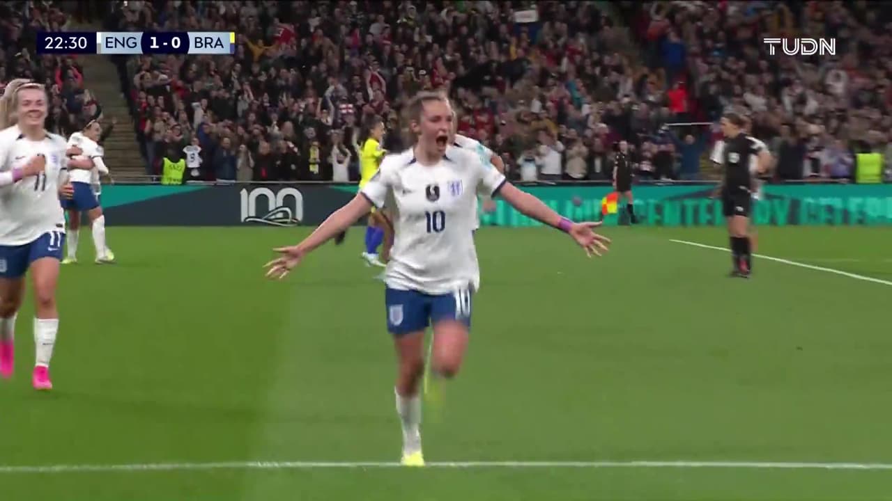 ¡Golazo de Inglaterra! Ella Toone la cruza para poner el 1-0 ante Brasil