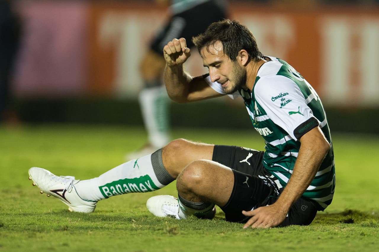 Por ello, no es de extrañarse que Carlos quiera ser entrenador, para muchos es el representante del DT en la cancha.