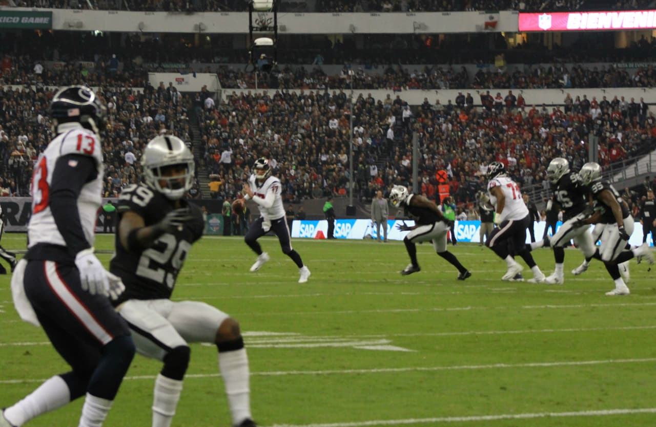 Te presentamos las mejores imágenes que nos dejó el juego entre Raiders y Texans en la cancha del estadio Azteca de la ciudad de México.