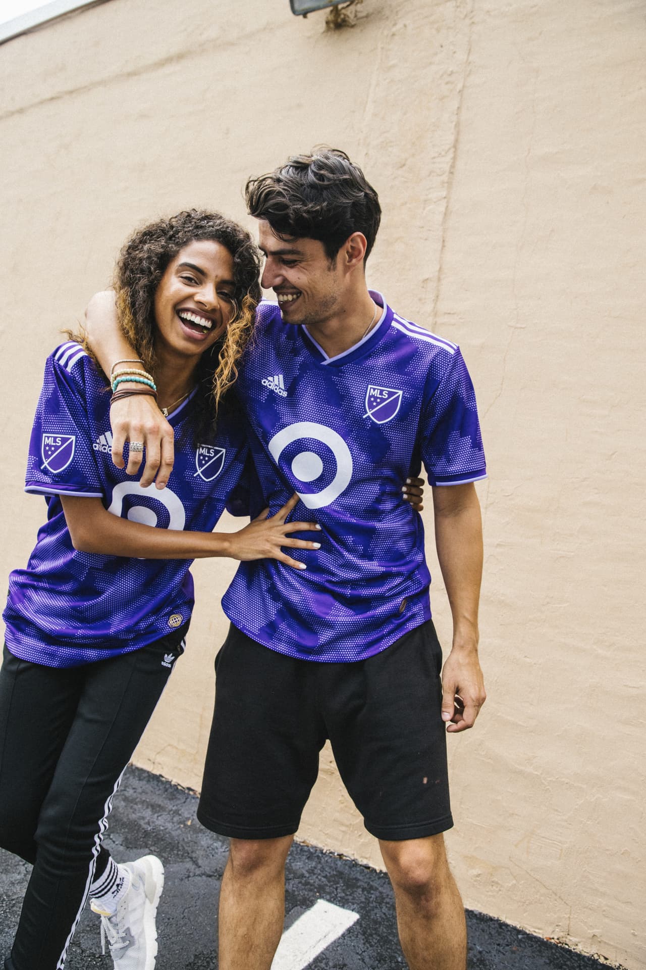 Las camisetas ya están a la venta.