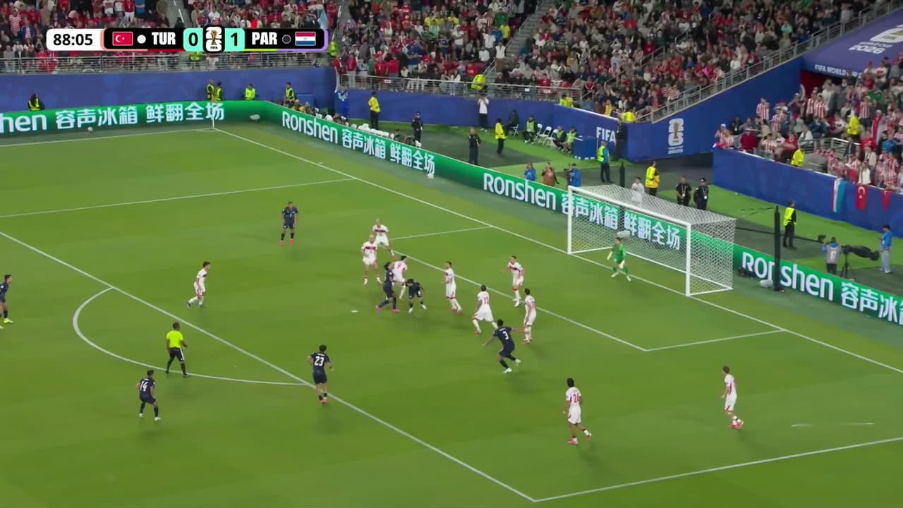 ¡TIRO ATAJADO! disparo por Can Uzun.