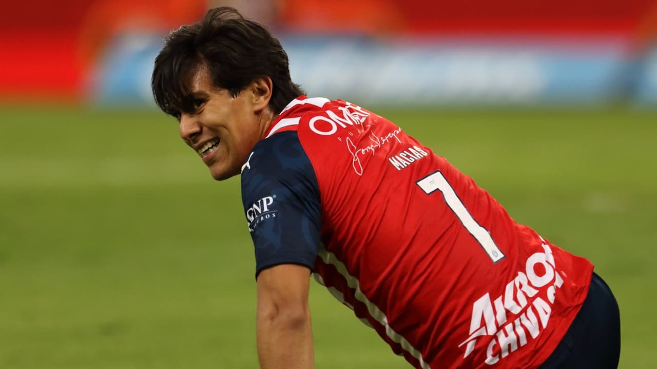 JJ Macías es baja y ‘la Morsa’ Flores regresa con Chivas