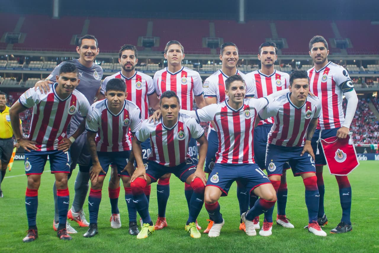 Las Chivas formaron con Cota, Cisneros, Pereira, Alanís, Hernández, Pérez, Orbelín, Brizuela, López, Pizarro y Godínez.