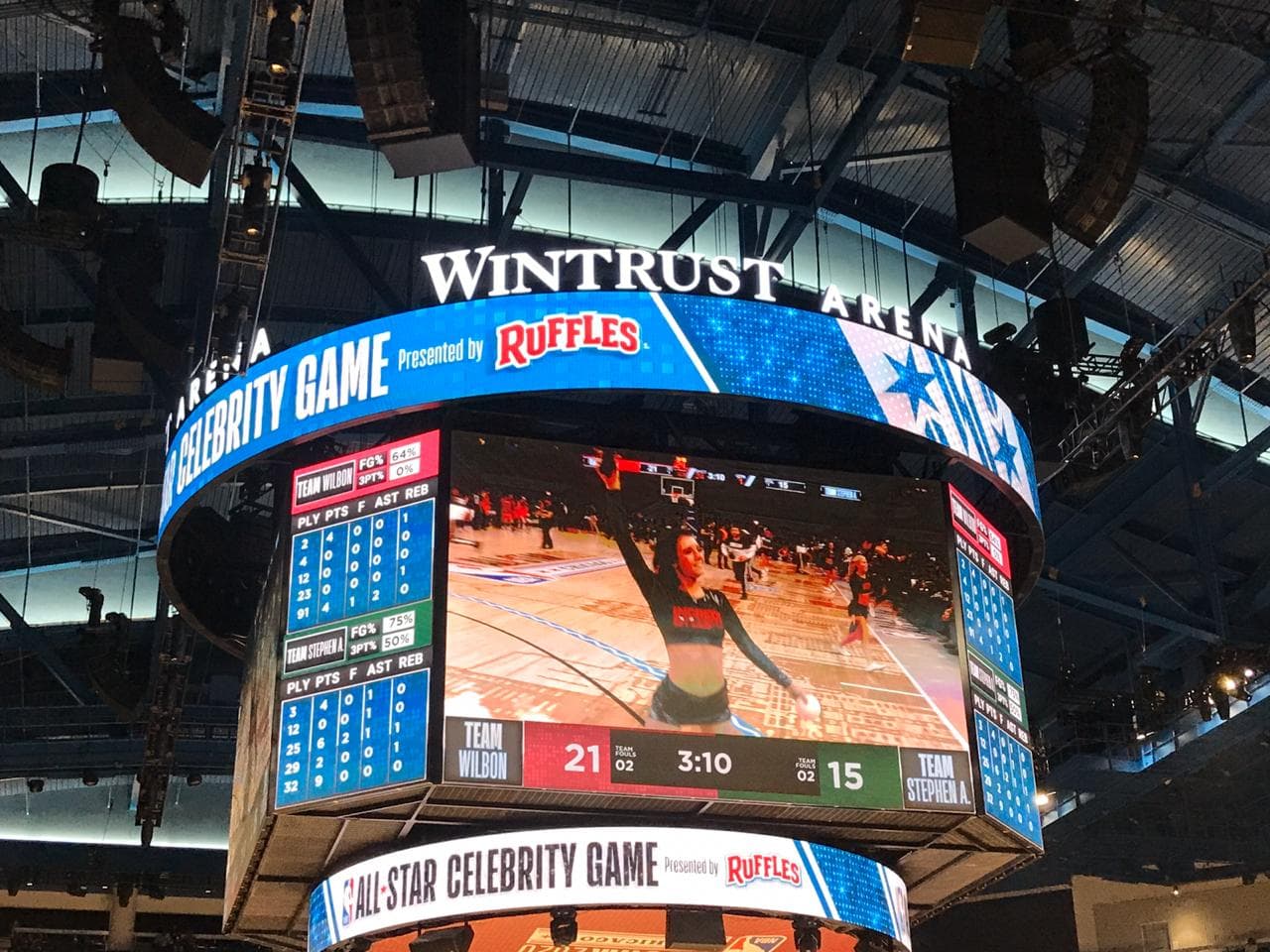 Así se vive el celebrity game con un gran ambiente y una excelente comida.