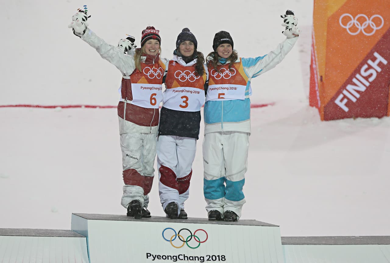 El podio en la competencia quedó conformado por Perrine Laffont (Fra) con la medalla de oro, Justine Dufour-Lapointe (Can) con la plata y Yulia Galysheva (Kaz) con el bronce.
