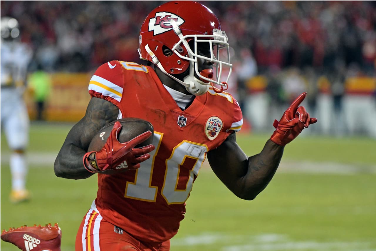 El receptor Tyreek Hill deja los Chiefs y ficha con los Miami Dolphins