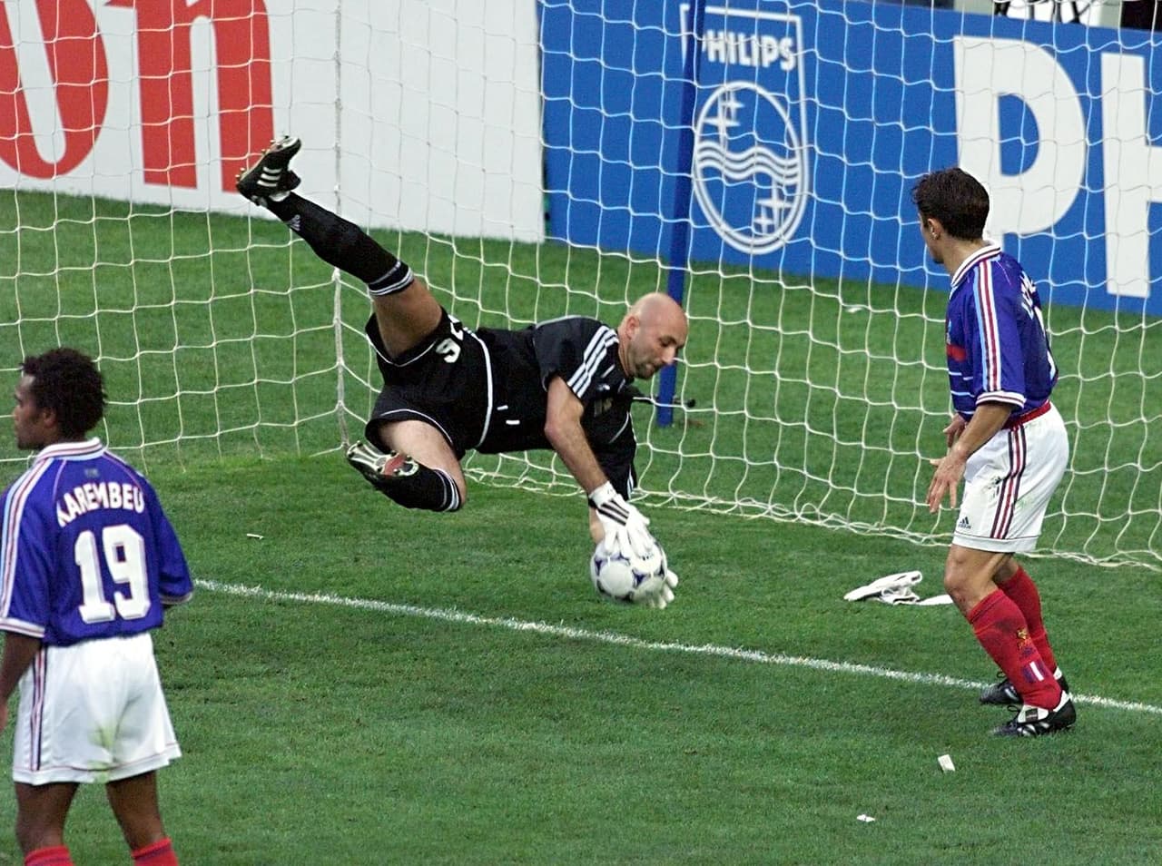 El mejor momento del arquero francés Fabien Barthez fue en Francia-98, en donde fue compañero de Zidane y campeón mundial como figura defensiva. El portero brilló con luz propia en el certamen.