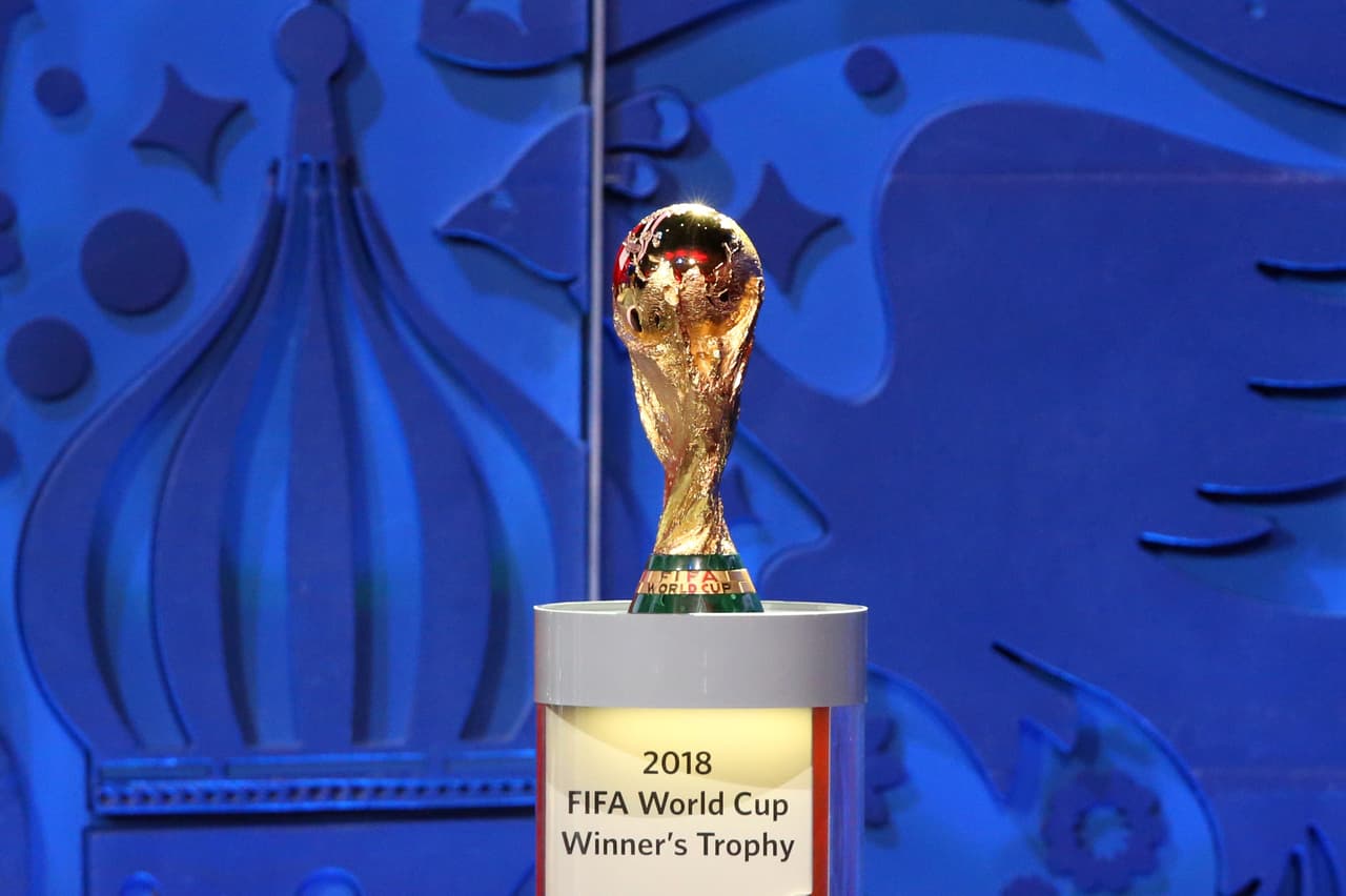 En un año y 3 meses, aproximadamente, se dará el pitazo inicial de la próxima Copa del Mundo. Aunque hay confederaciones que recién comienzan sus eliminatorias, hay otras en las que el camino está llegando a sus jornadas definitivas. Las sopresas, en este momentó, serían lideradas por las ausencias de equipos como Estados Unidos, Colombia y Paraguay, sin embargo, hay grandes selecciones que irían al repechaje.