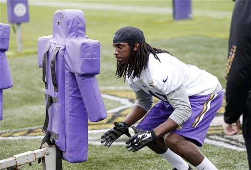 El safety Anthony Harris golpeando el trineo (AP-NFL).