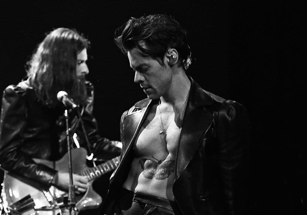 En 2012, el músico y sus compañeros de One Direction fueron estrellas invitadas en el programa de Nickelodeon "iCarly" en un episodio llamado "iGo One Direction".