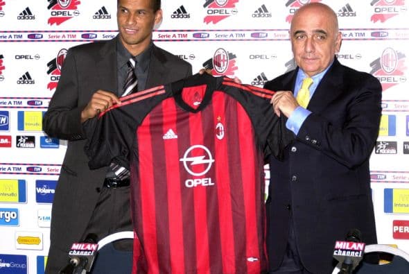 Rivaldo dejó Barcelona por diferencias con Louis van Gaal y su siguiente destino fue el gigante italiano Milan.