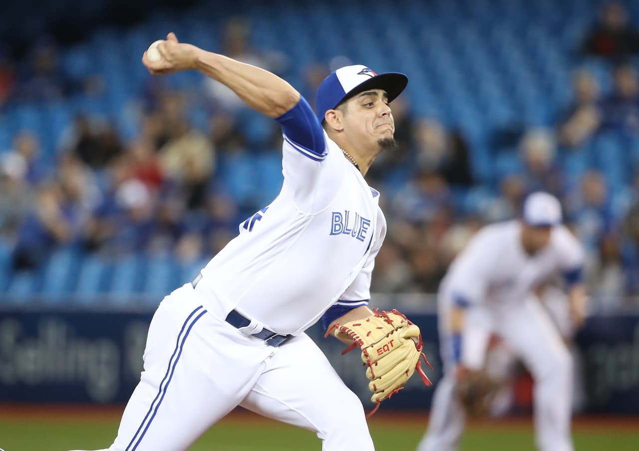 BOS 0 – 3 TOR: El mexicano Roberto Osuna finalmente logró su primer salvamento de la temporada.