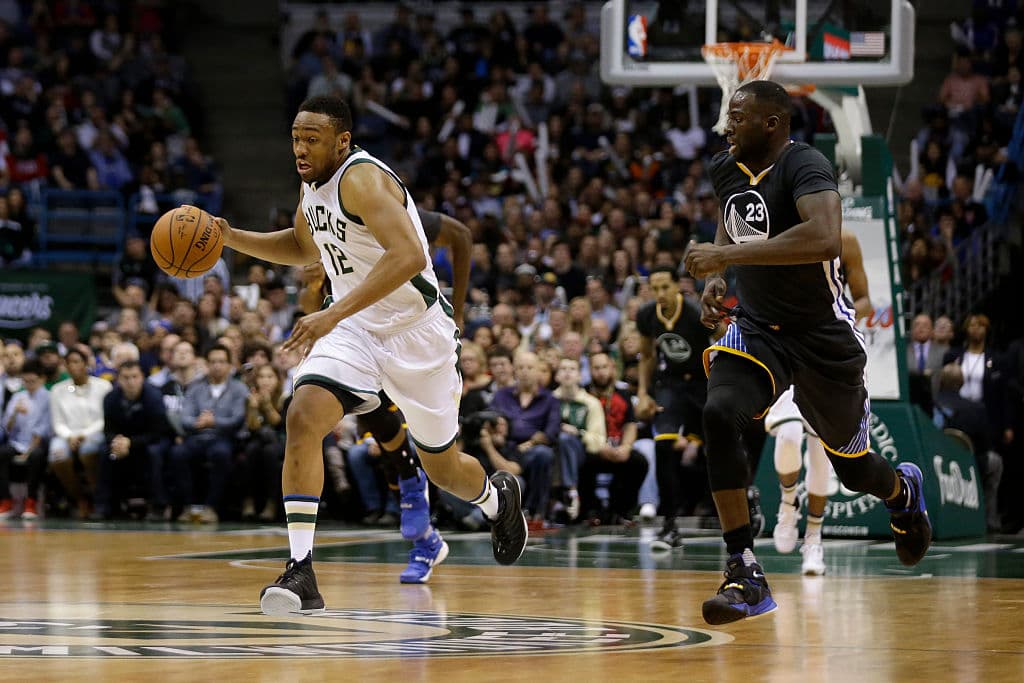 Tercera. Cuando la falta defensiva priva al equipo ofensivo de una oportunidad de anotar en la transición.