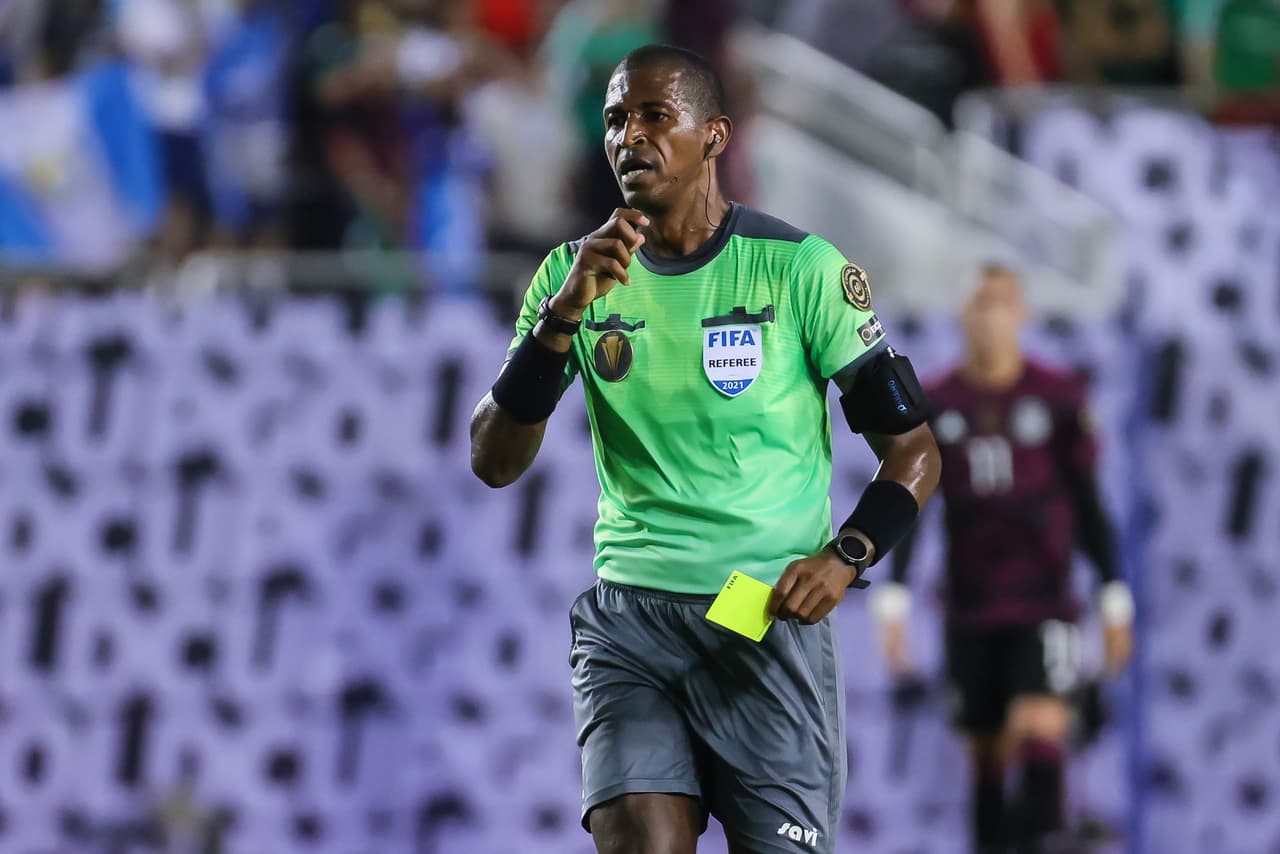 Tras su decepcionante debut ante Trinidad y Tobago, el Tricolor consiguió su primera victoria en la Copa Oro de la mano del 'Mellizo', quien hizo dos goles, y Orbelín Pineda, quien marcó el tercero.