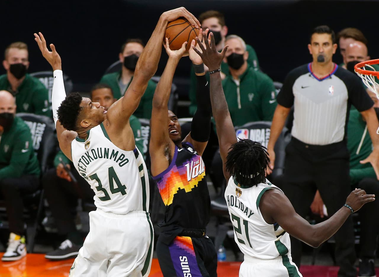 Giannis, Middleton y Tucker fueron una fuerza imparable que frenó en seco cualquier intento de Phoenix para penetrar hasta el tablero.