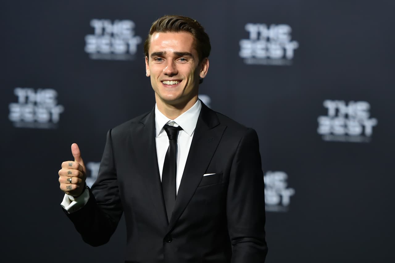 El atacante francés Antoine Griezmann es de las escasas superestrellas del balompié que siguen fieles a la máquina de afeitar.