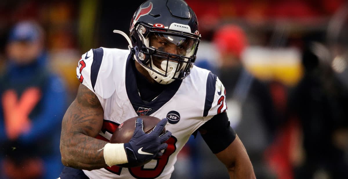 Los Seahawks firman a Carlos Hyde por un año