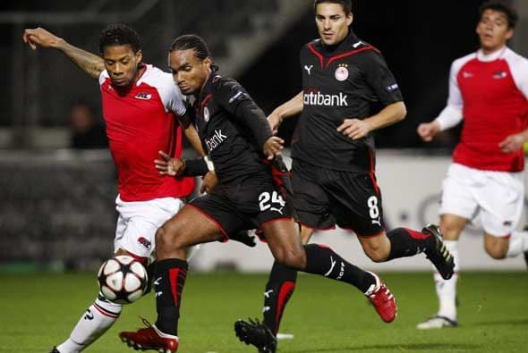 En el mismo grupo el AZ Alkmaar no pasó del empate sin goles ante Olympiakos y quedó eliminado.