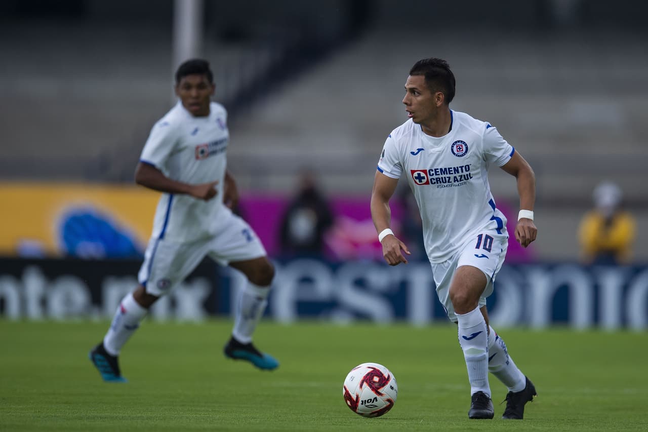 Hacia los primeros veinte minutos de juego, los equipos se asentaron y bajaron las revoluciones.