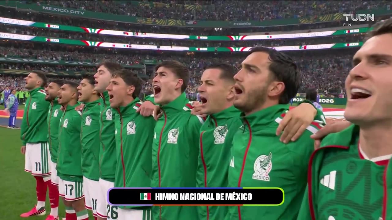 ¡Retumba el estadio de la Ciudad de México! Así suena el himno mexicano