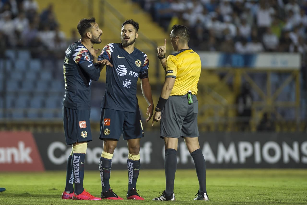 El árbitro marcó 22 faltas por parte del Comunicaciones y 7 por parte del América.