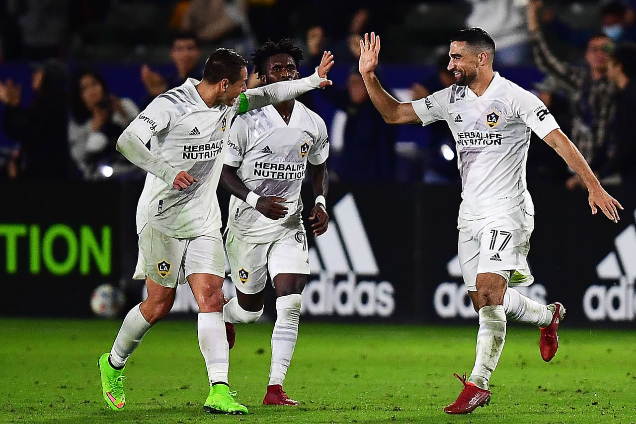 La igualdad le permite al Galaxy continuar en posiciones de clasificación a los Playoffs en la Conferencia Oeste.
<br>
