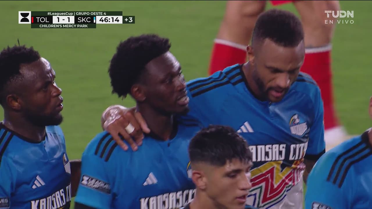 ¡Golazo digno del Puskas! Afrifa la prende de lejos y la clava de campana